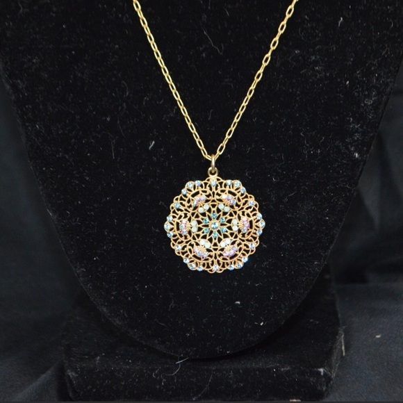 NIQUEA.D Gold filigree Pendant - Picture 1 of 3